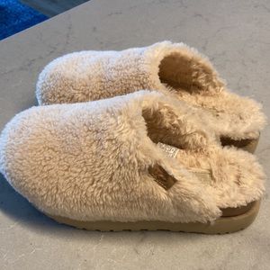 UGG Fuzz Sugar Slide in Cream